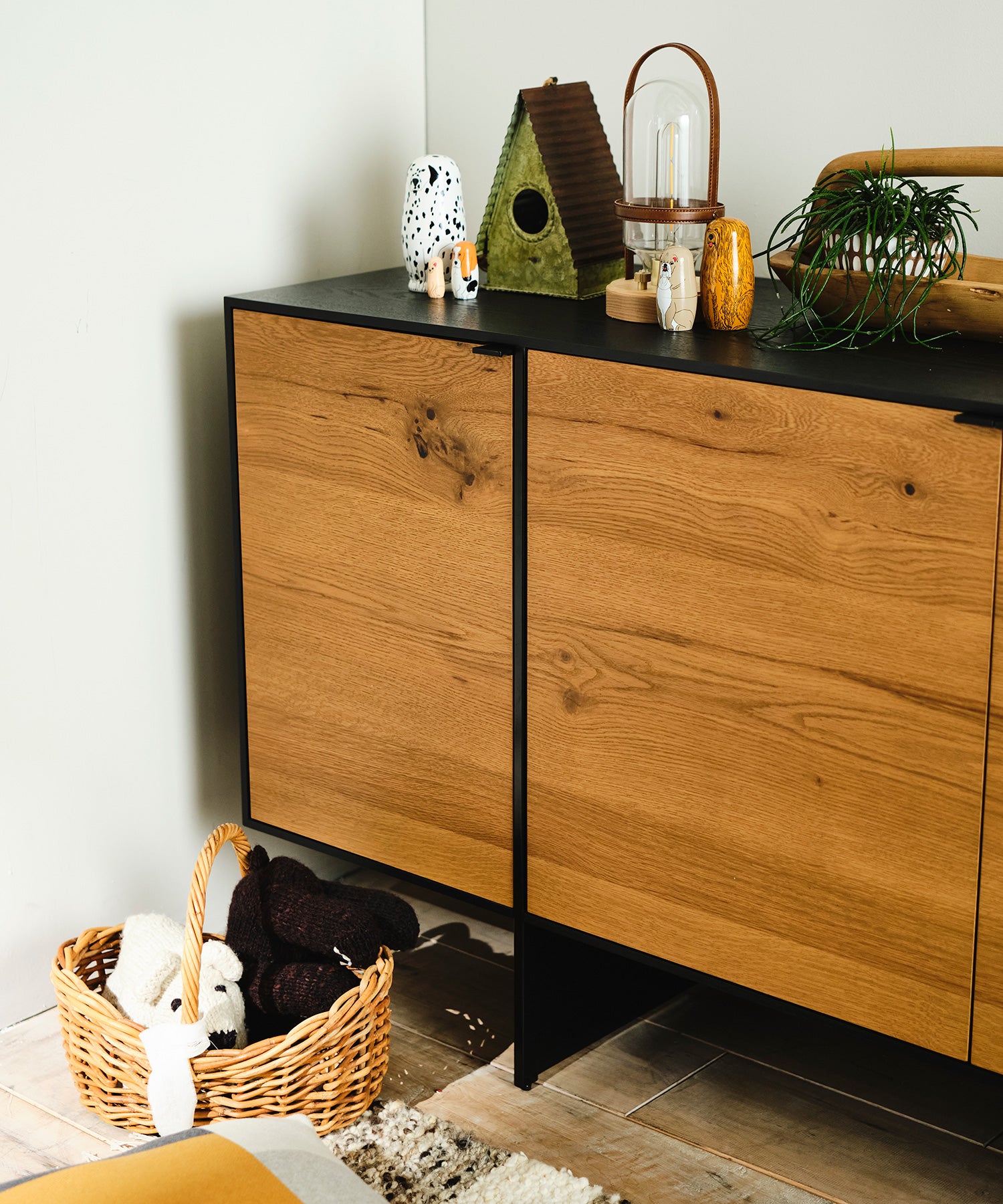 ESTRIA SIDE BOARD 1800