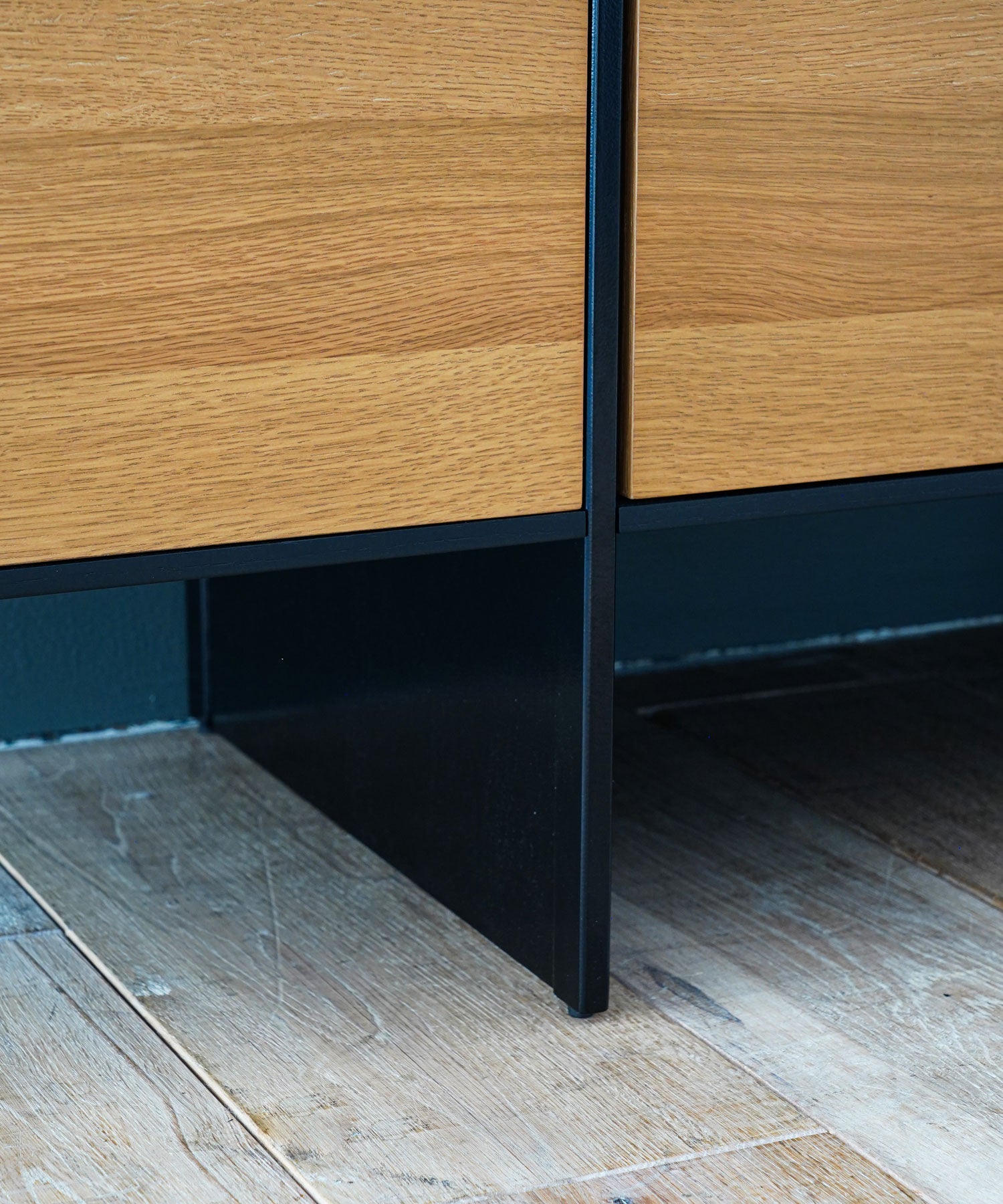 ESTRIA SIDE BOARD 1800