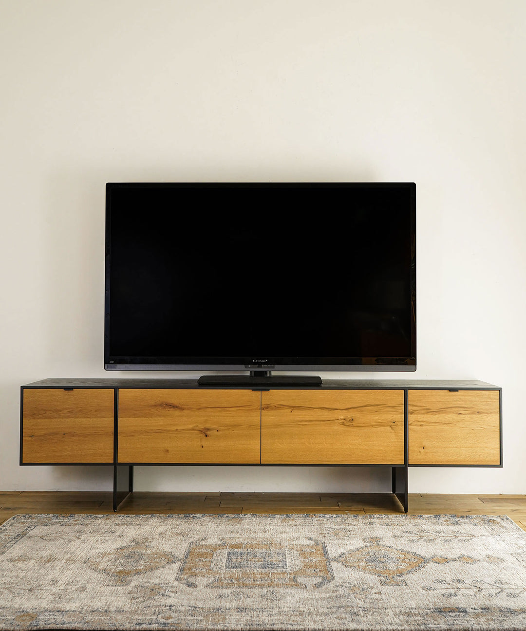 xander_estria_tvboard2000_web_