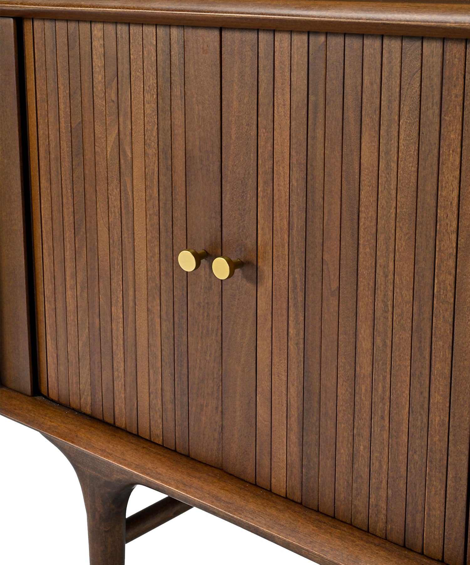 真鍮色の取っ手がアクセント。