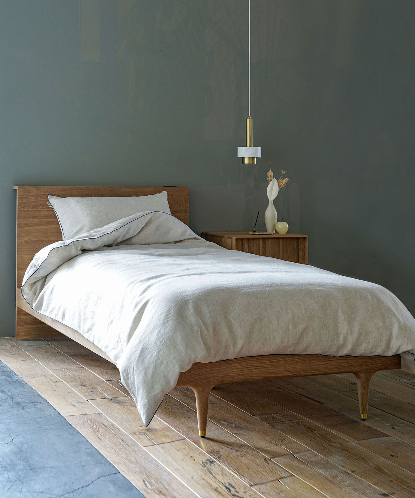 【予約・12月中旬入荷予定】JULIE BED FRAME WHITE OAK