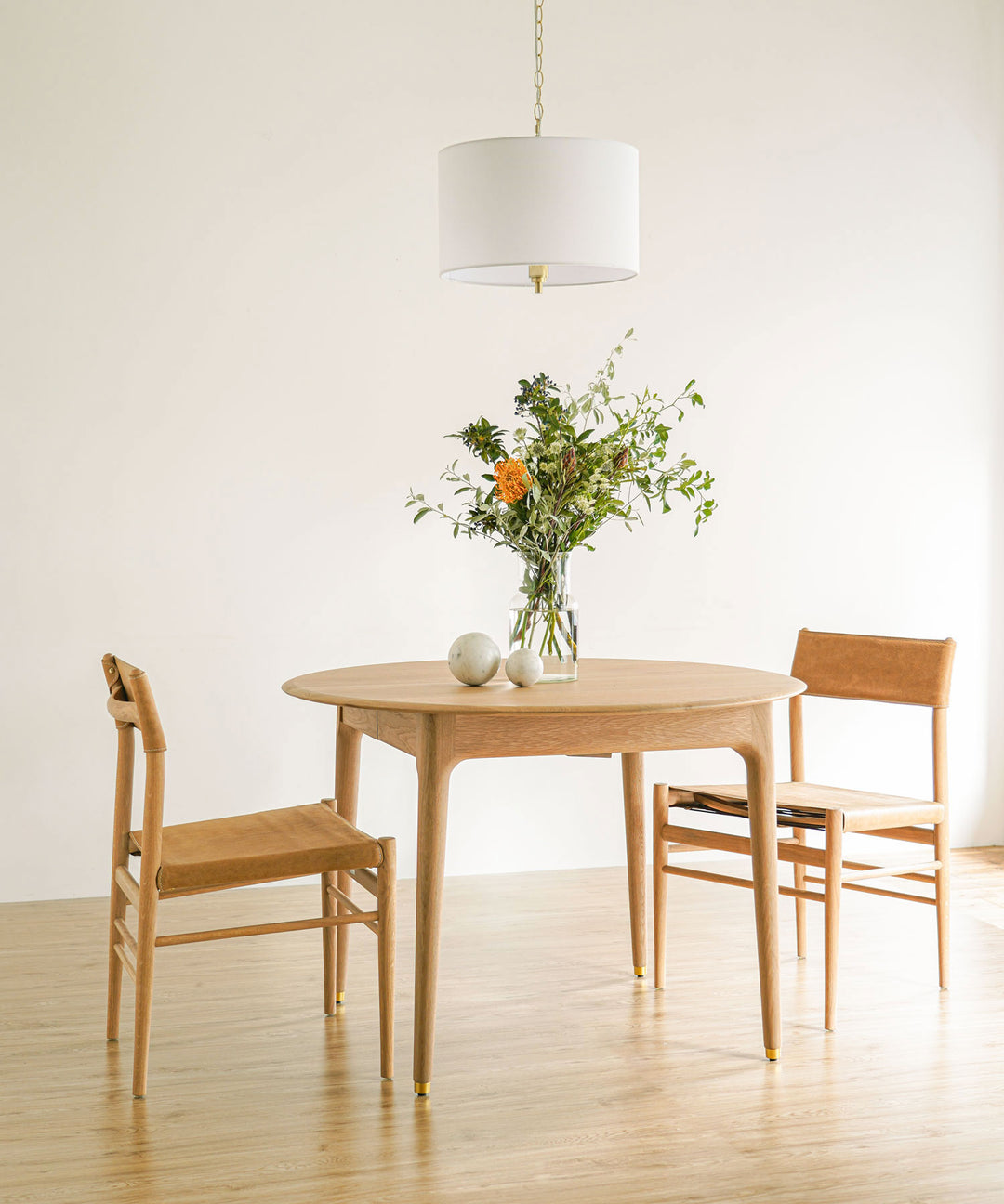 ブランドジュリエ 　ラウンドテーブル 　フレンチ 　シャビー 　丸テーブル 白いアンティーク調のダイニングテーブル、フレンチシャビーシックな