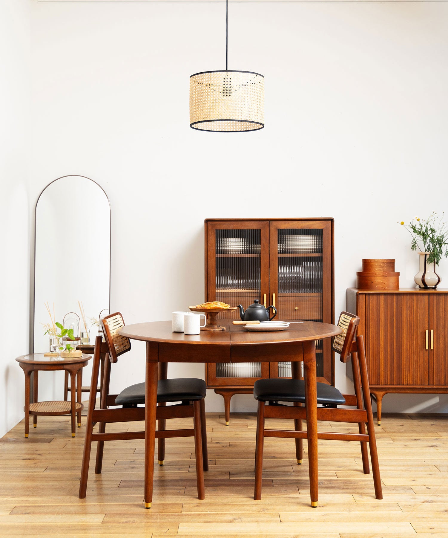 通常時は二人掛けにちょうど良いサイズ。