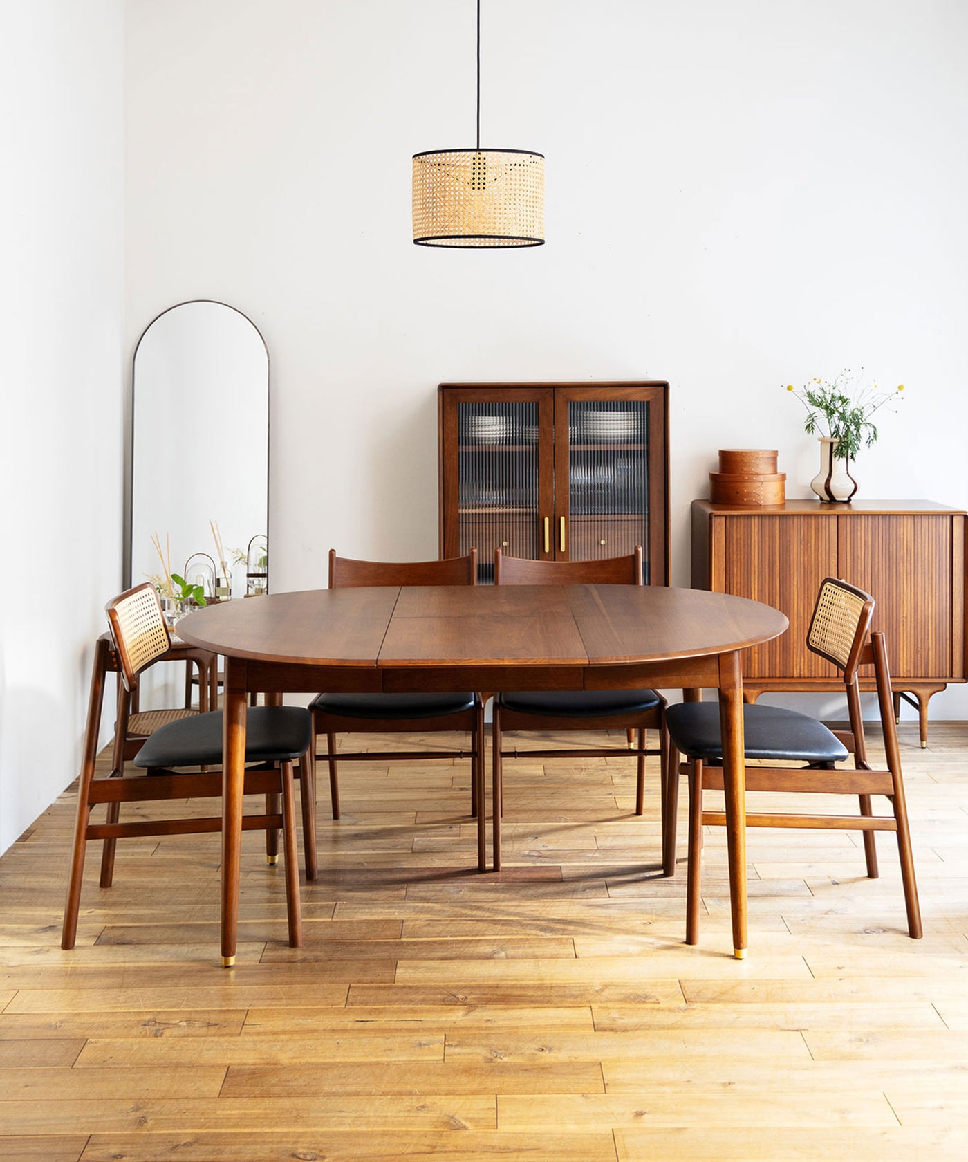 JULIE ROUND EXTENSION DINING TABLE