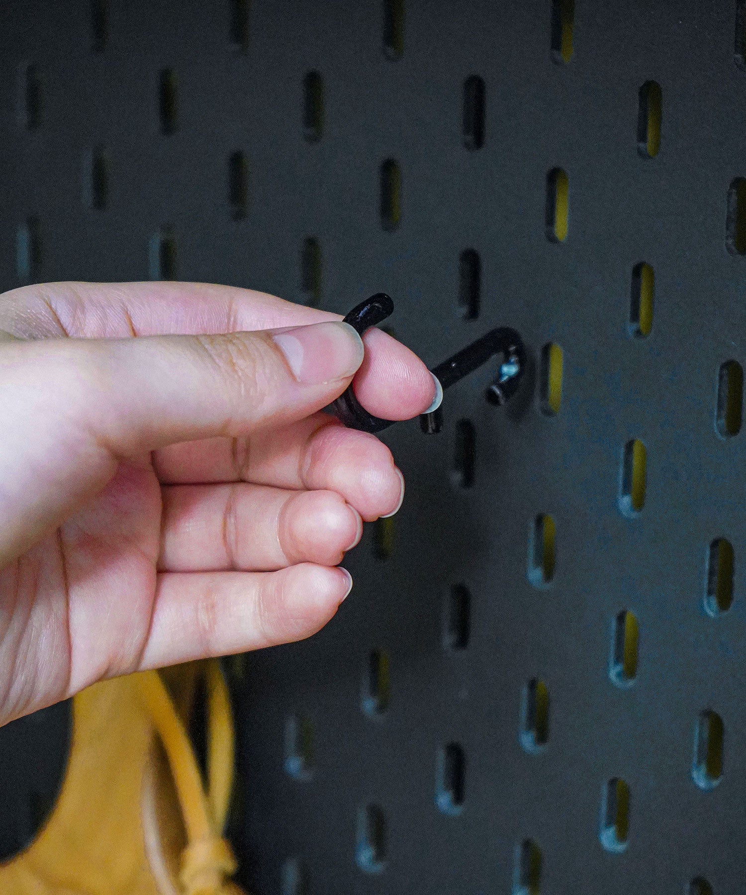 付属のフックが掛かるバックパネル