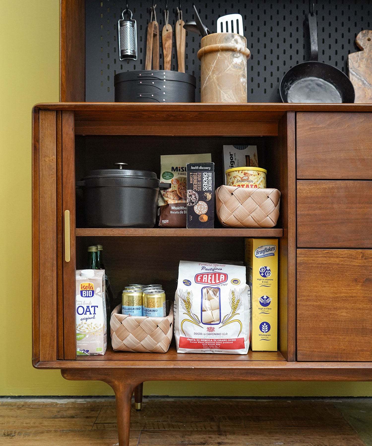 見せたくないものもたっぷり収納