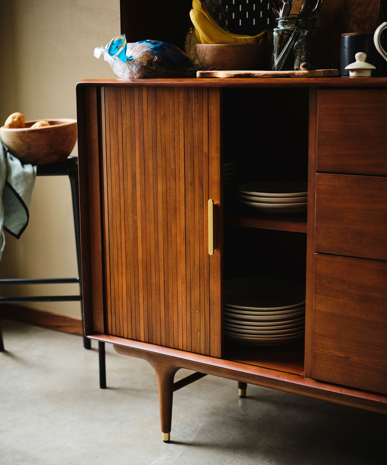 省スペースで開閉できる巻戸仕様