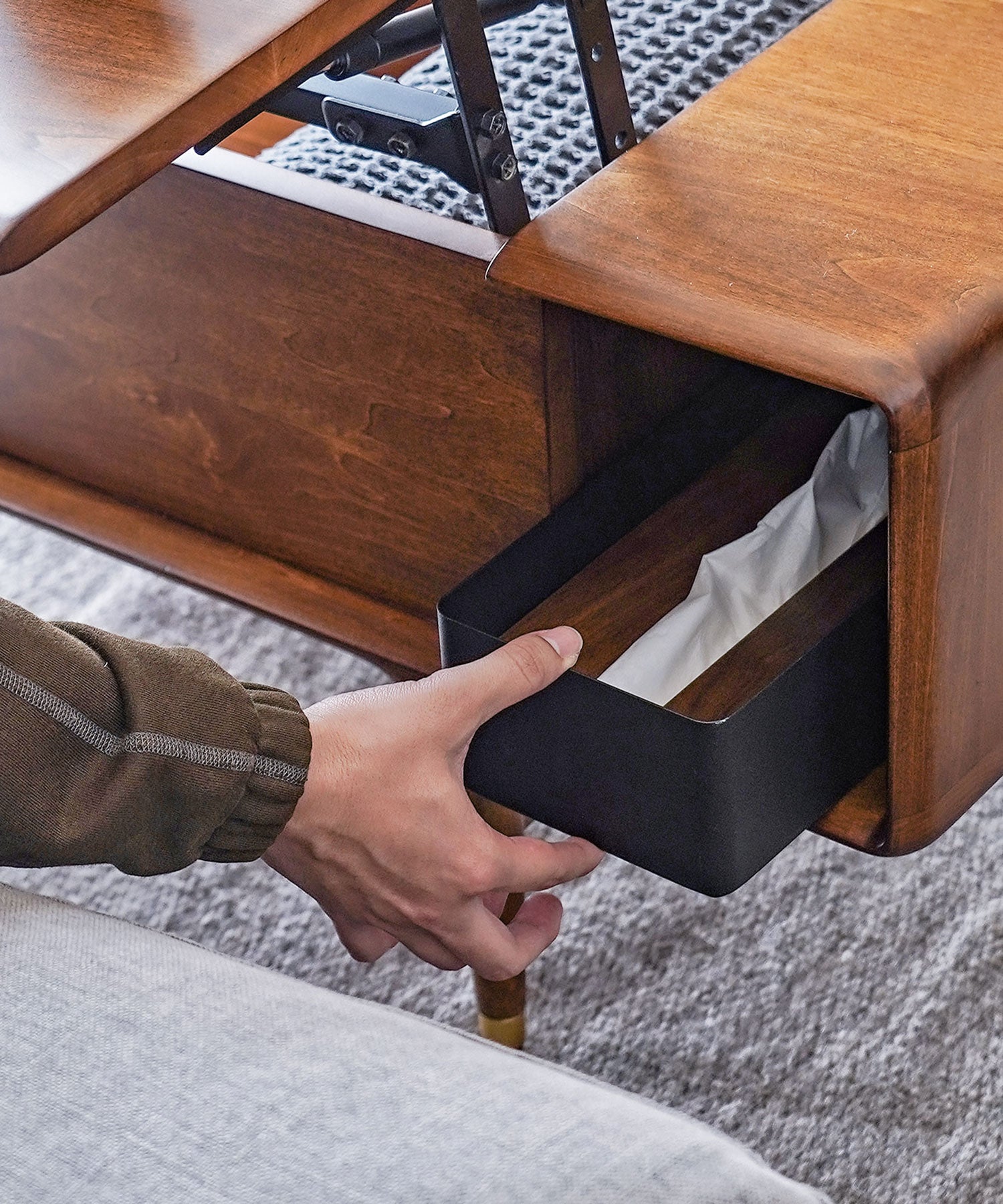 ティッシュボックスがぴったり入る大きさ。