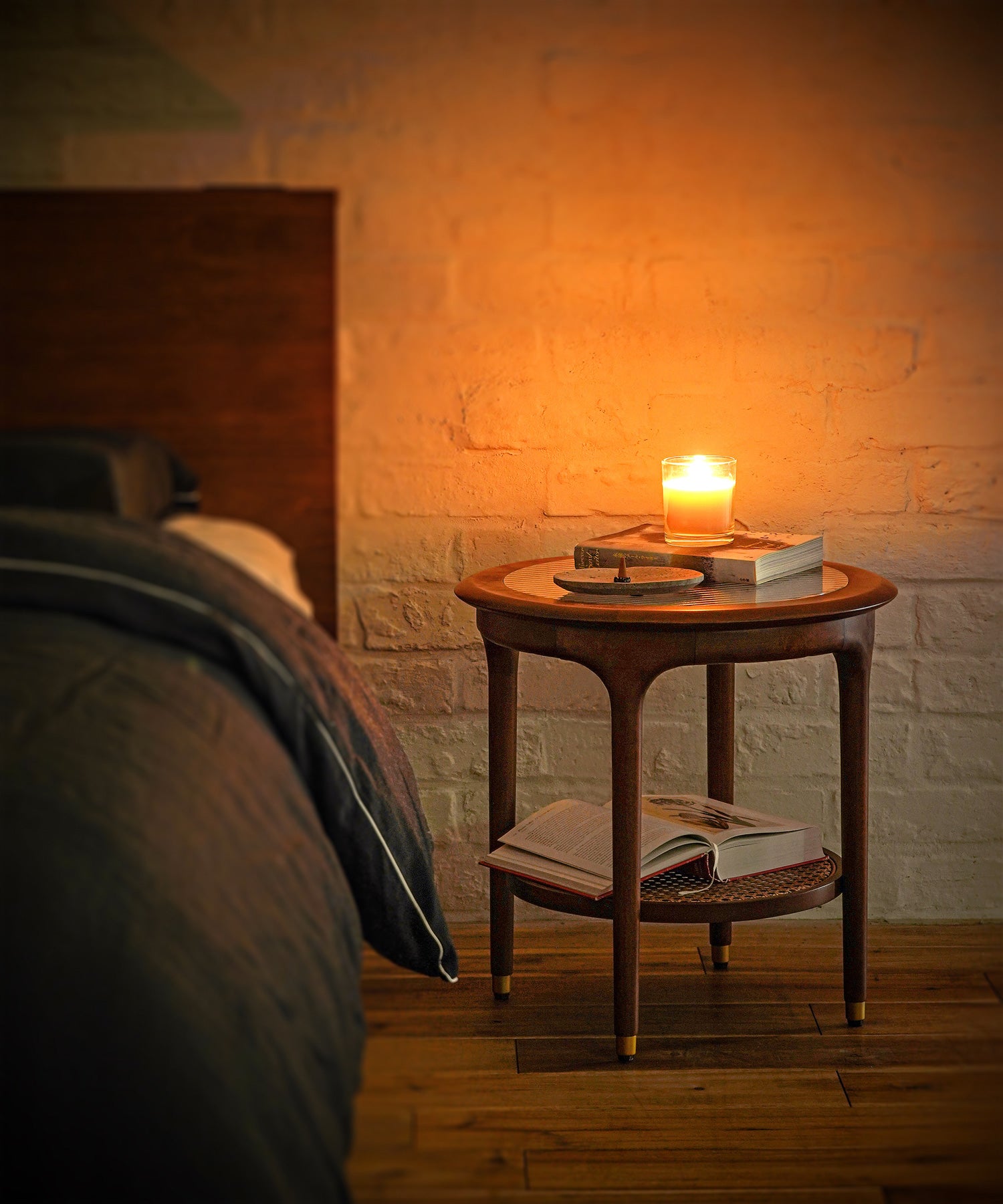 ベッドサイドでも使えるコンパクトな大きさ。