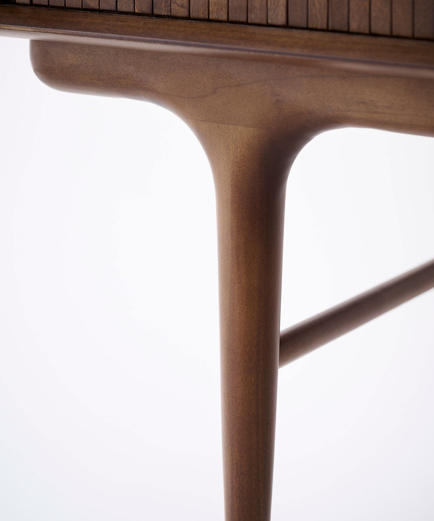 細部まで丸みを持たせた、柔らかいデザイン。