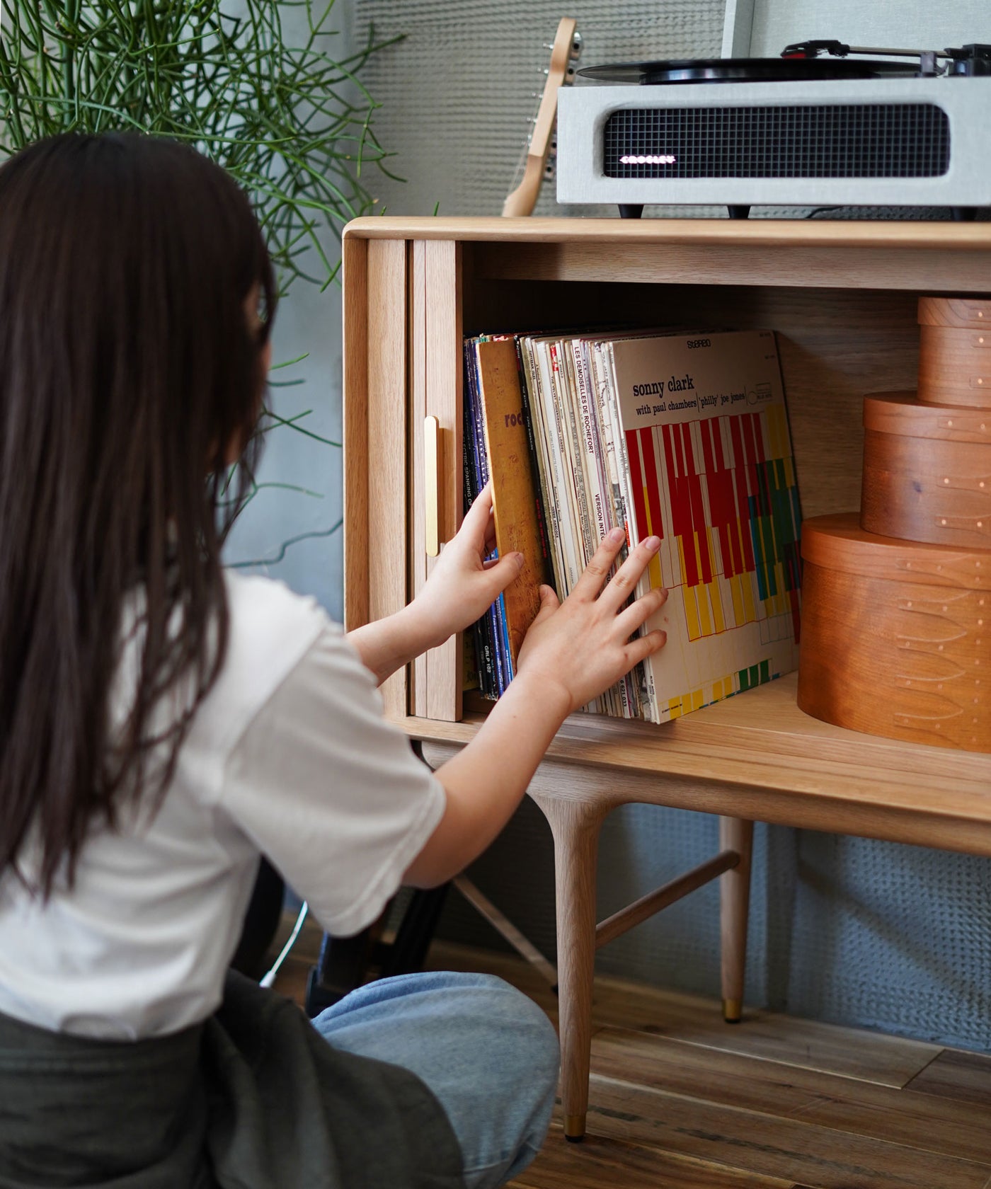 JULIE SIDE BOARD WHITE OAK