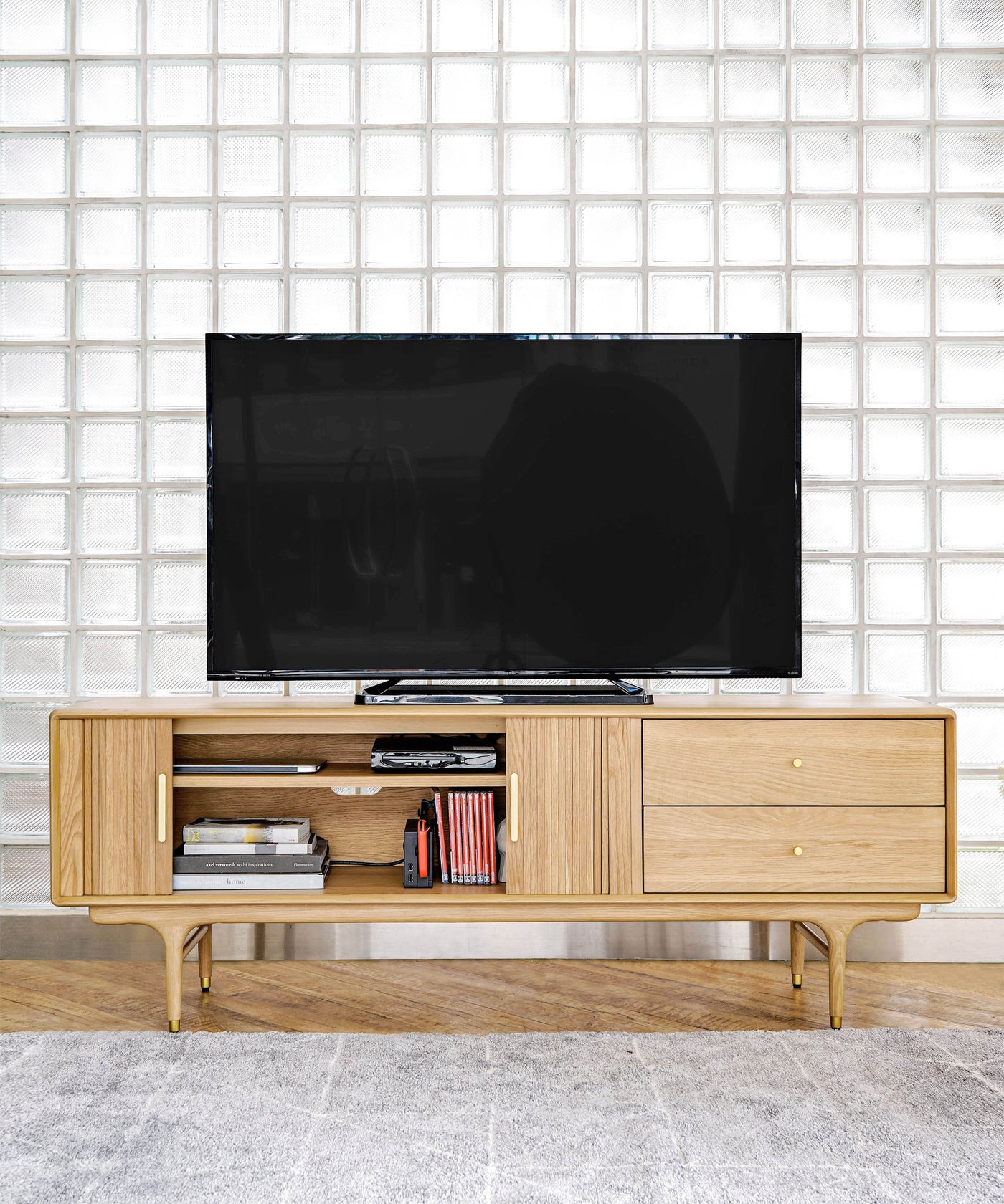 JULIE TV BOARD 1600 WHITE OAK