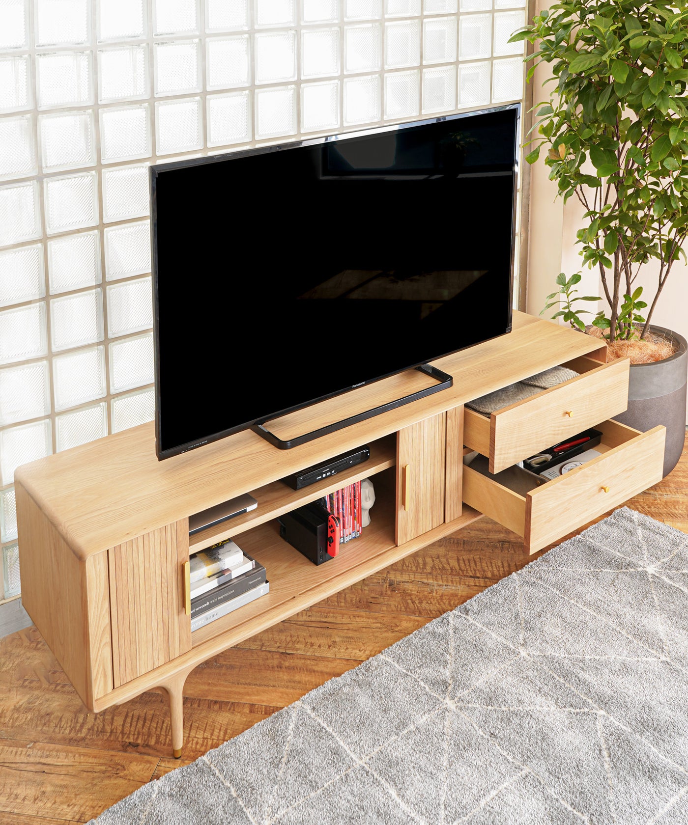 JULIE TV BOARD 1600 WHITE OAK