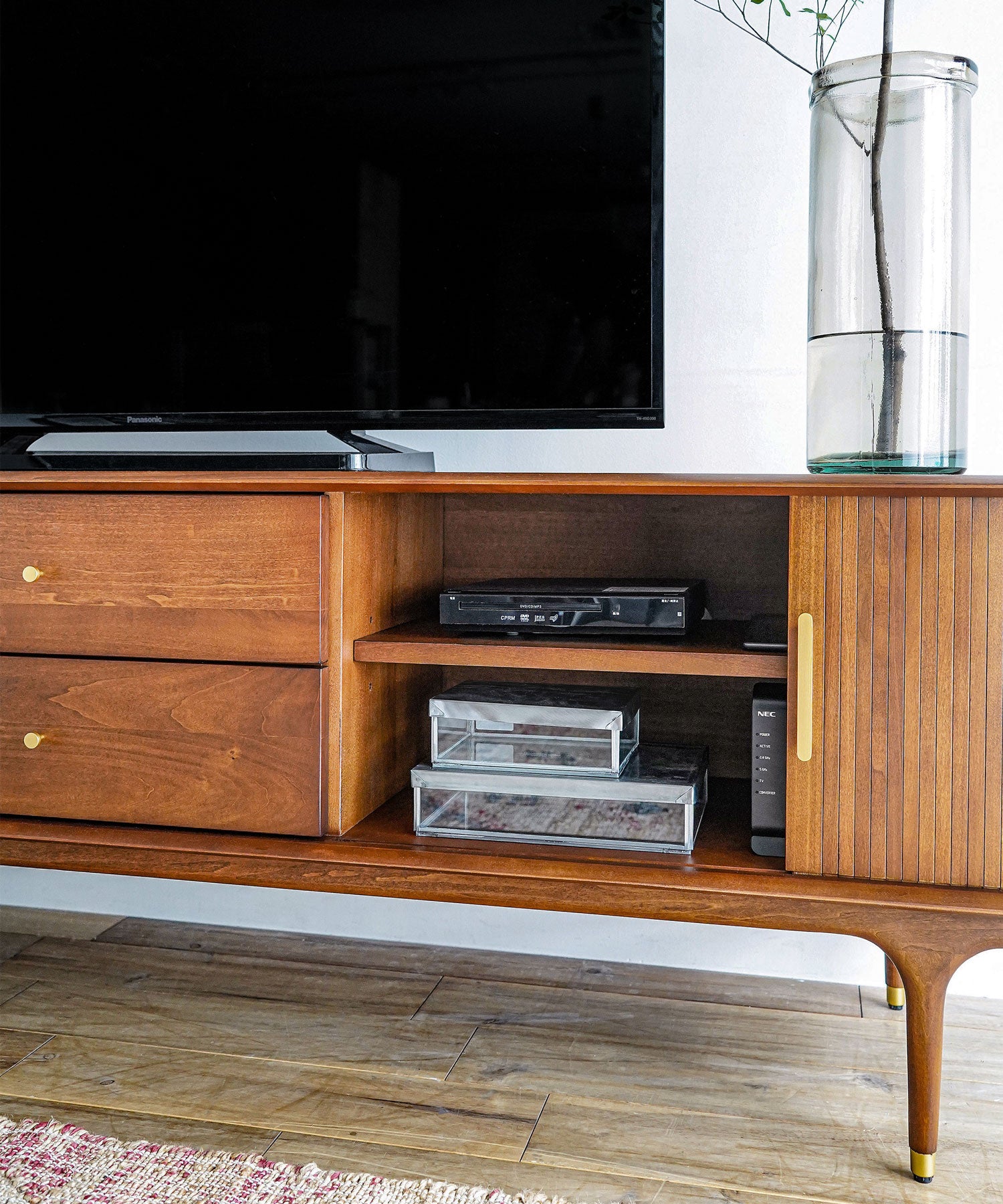 巻戸の開閉位置は好きな所で止められるので、リモコン操作も妨げません。