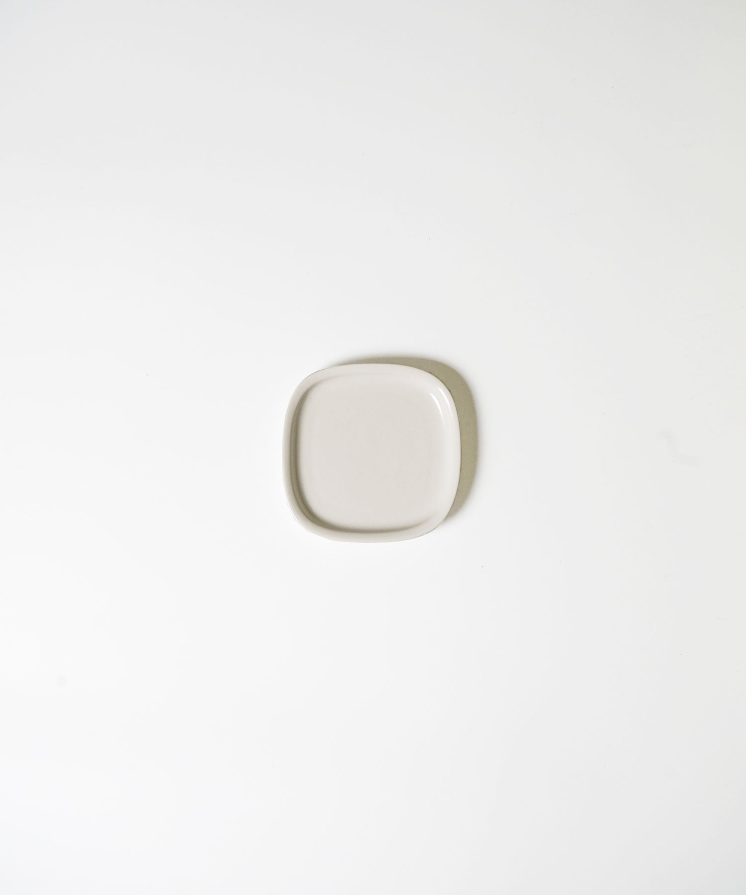 白黒　プレート