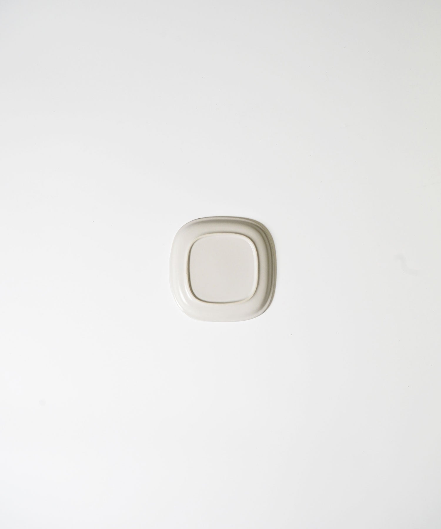 白黒　プレート