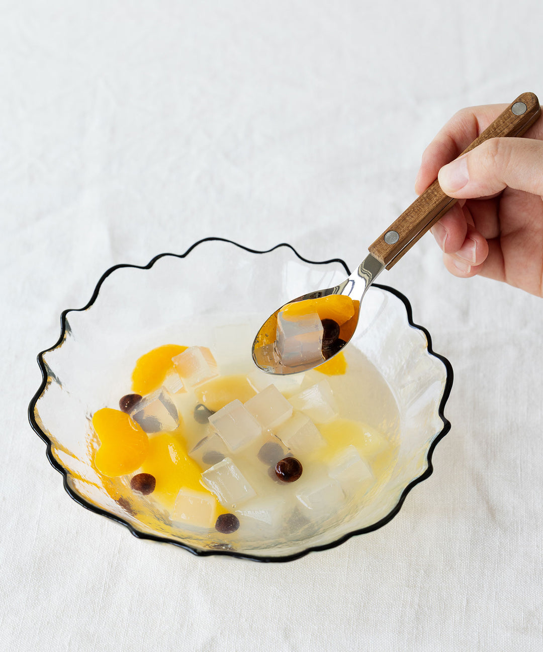 アイスクイーンボウル - 波打つ縁が美しい手作りガラスボウル