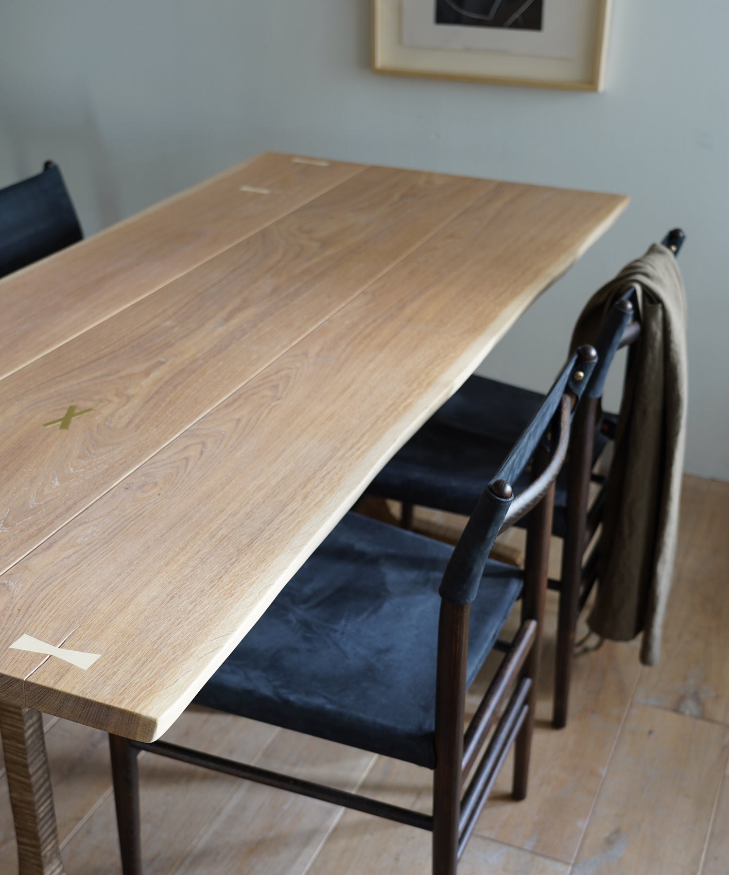 TLEG DINING TABLE