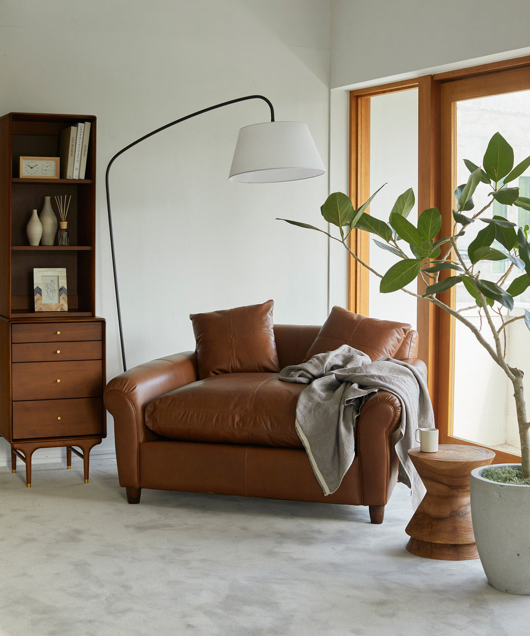 JULIE スリムキャビネット ダークブラウン - 北欧ヴィンテージデザイン