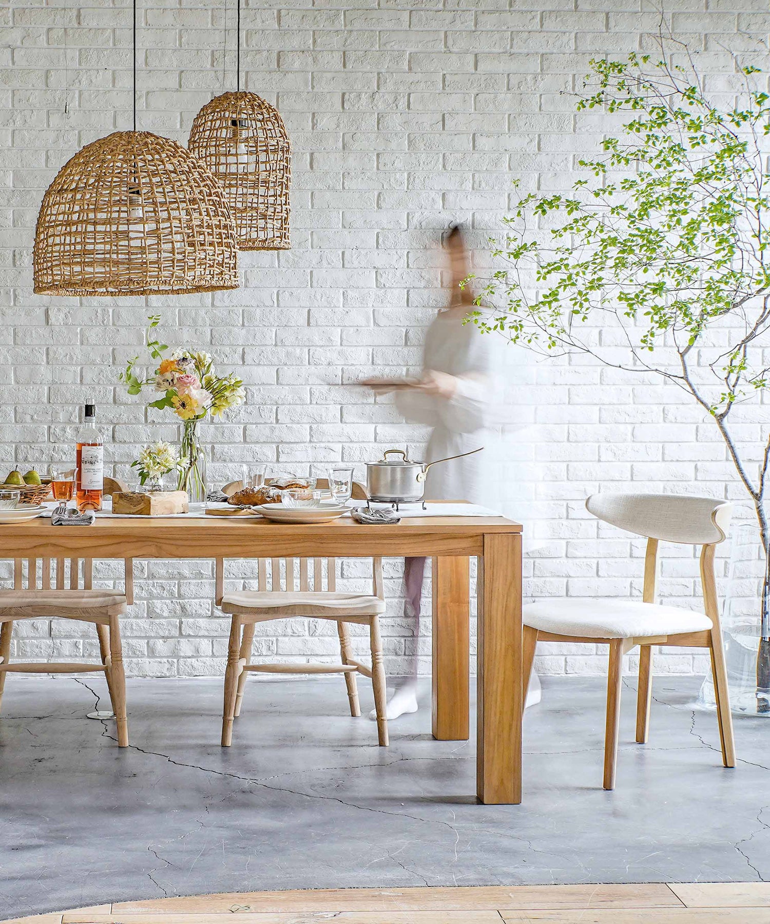 GENESIS 1800 DINING TABLE