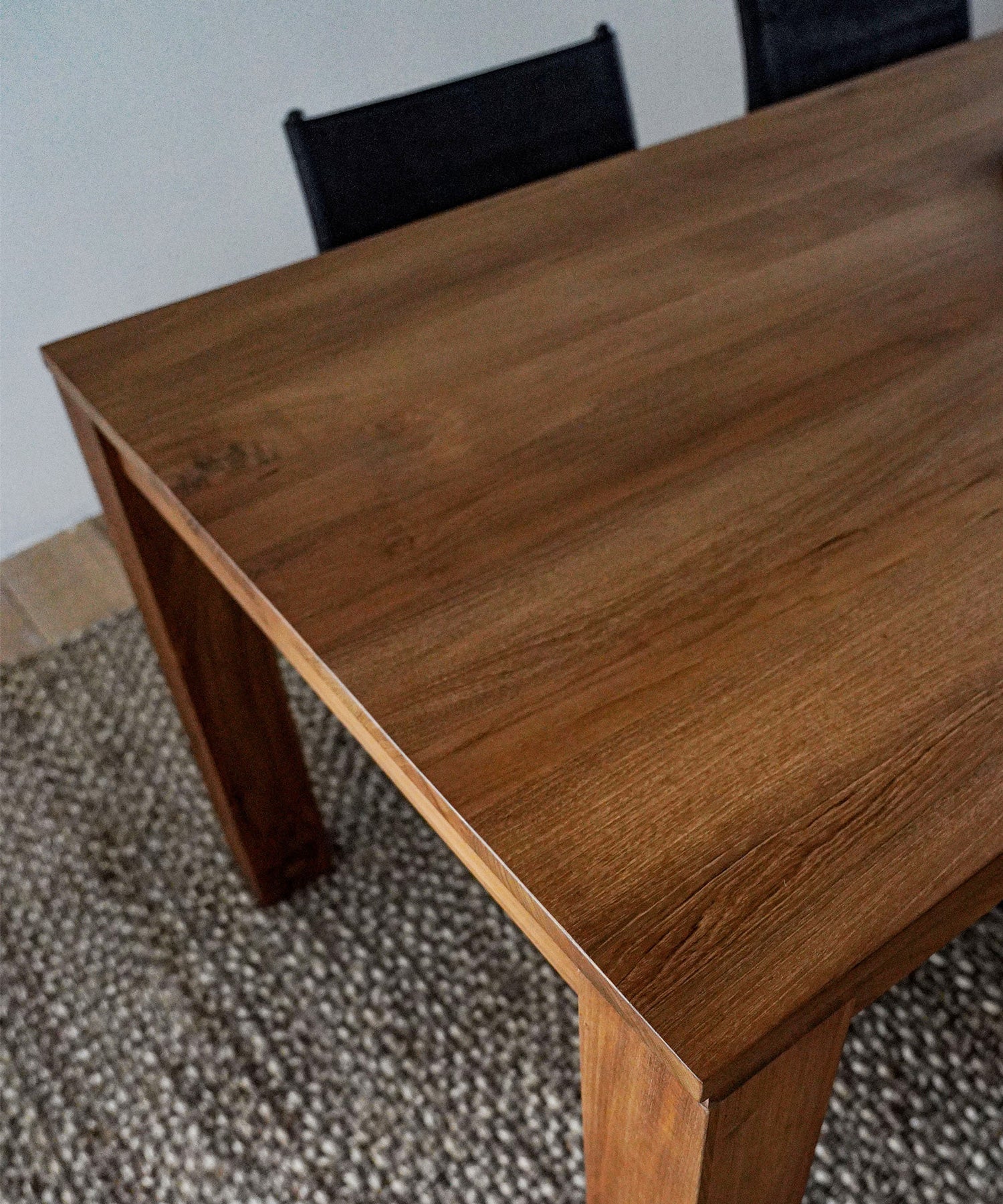 GENESIS 1800 DINING TABLE