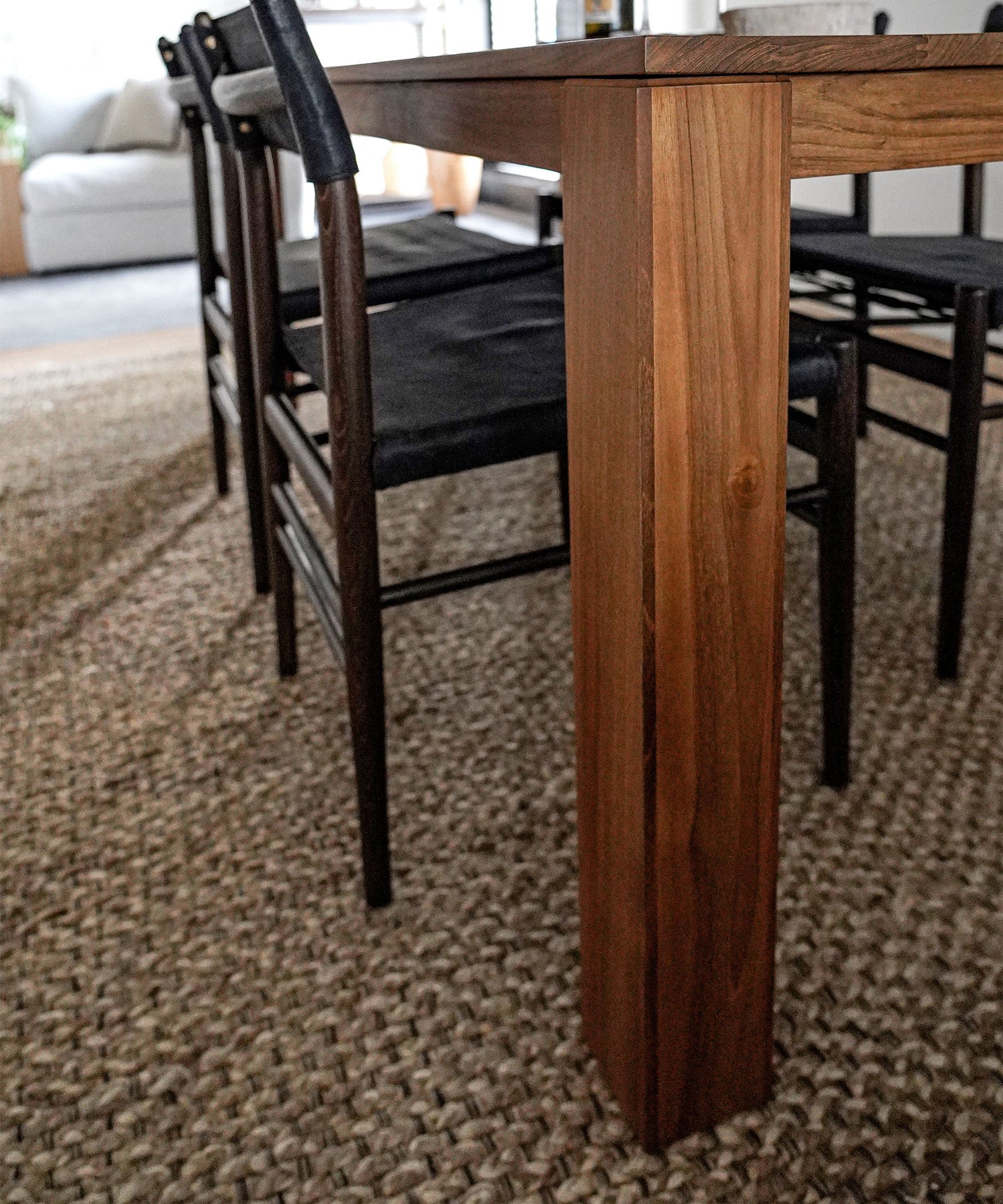 GENESIS 1800 DINING TABLE