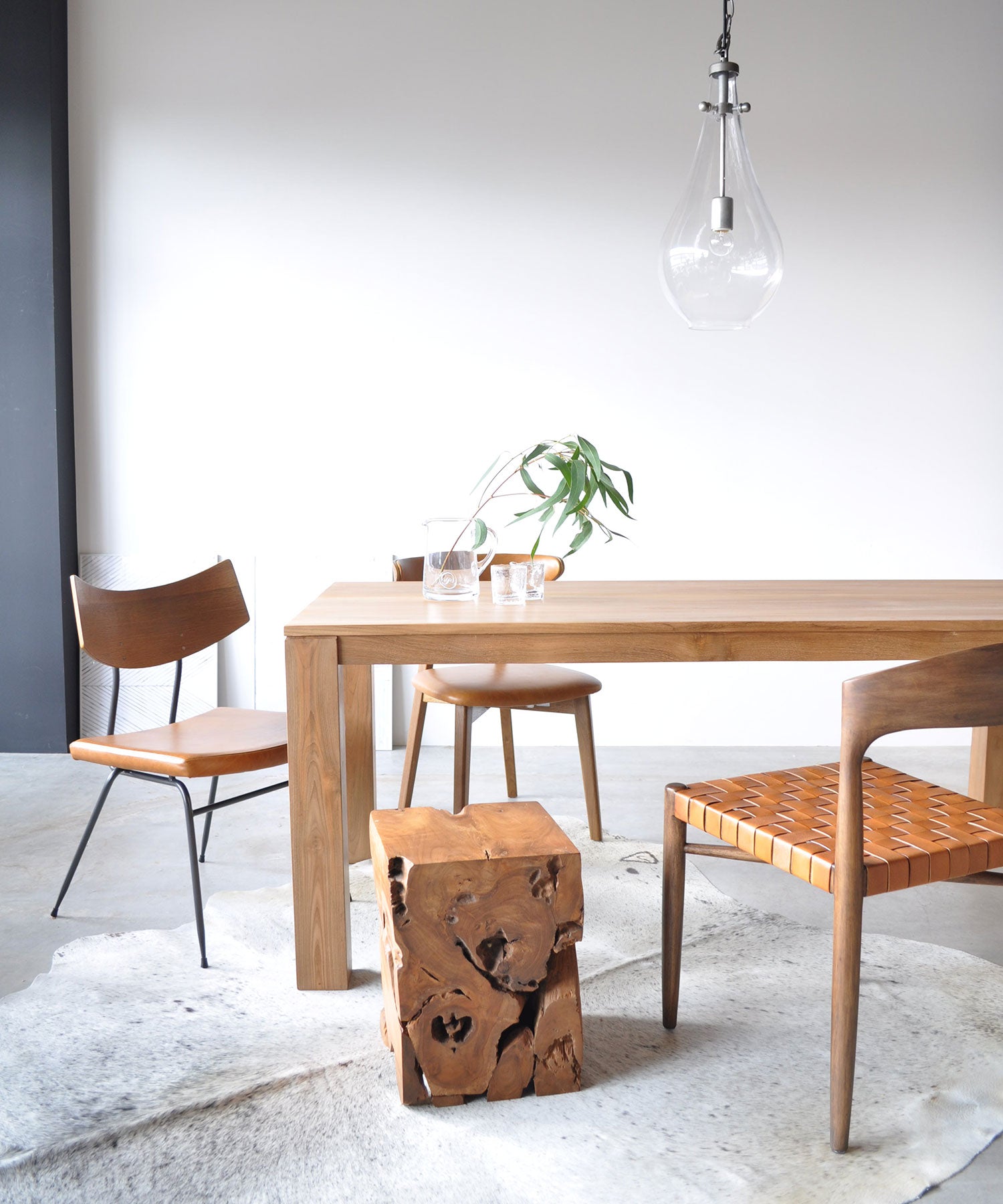 GENESIS 1800 DINING TABLE