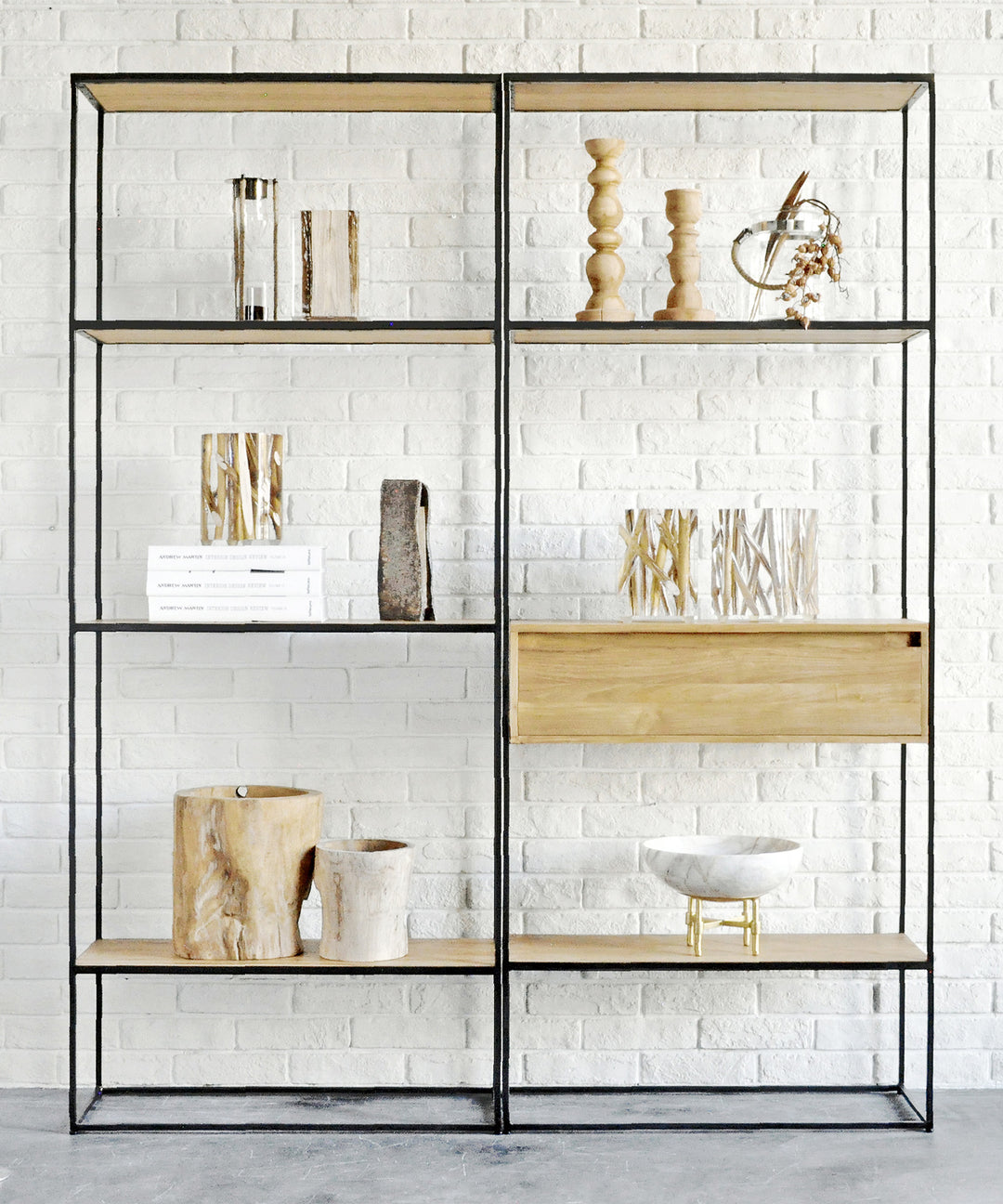 TOTEM SHELF – TIMELESS COMFORT