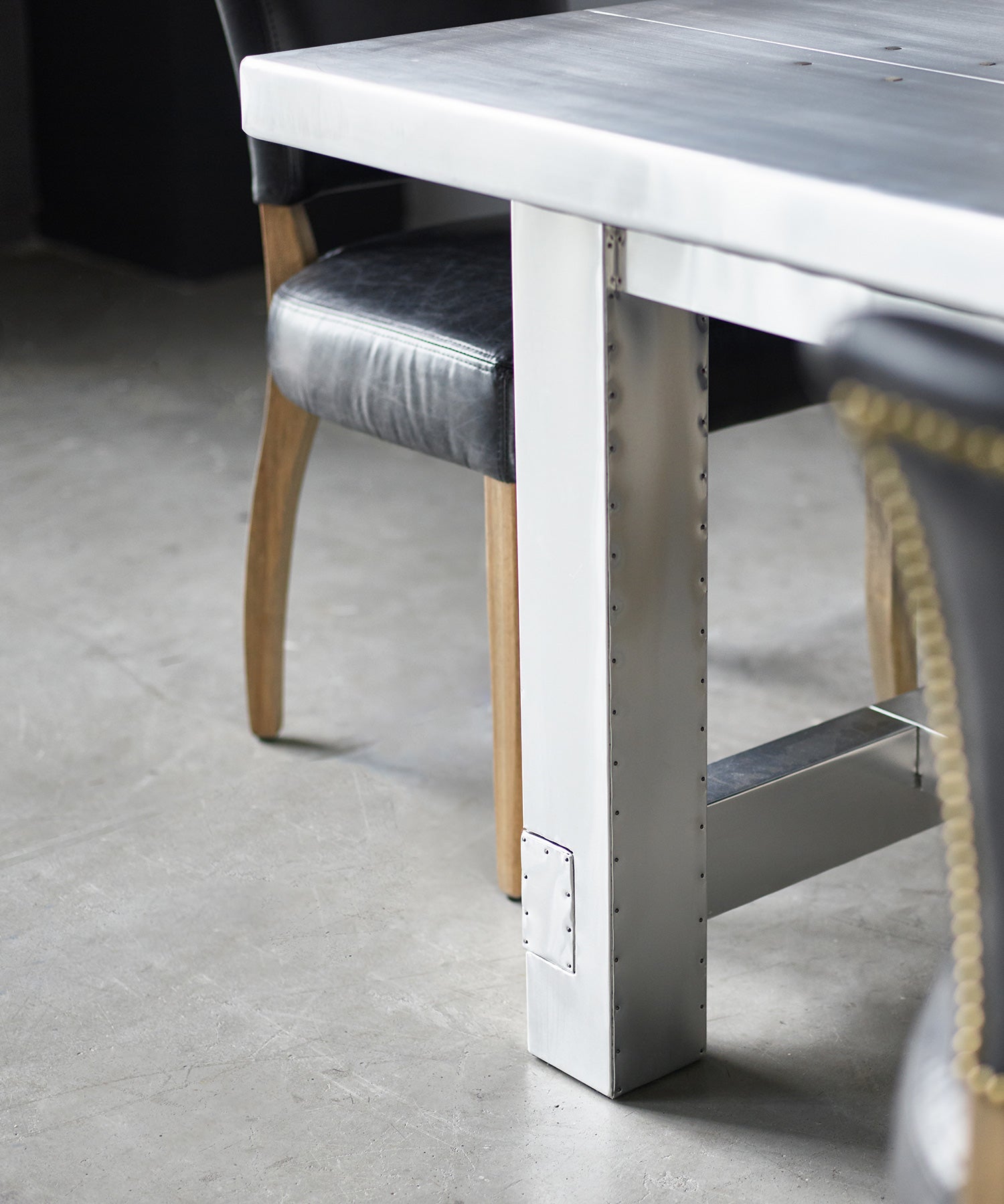 BOSTON DINING TABLE 1800