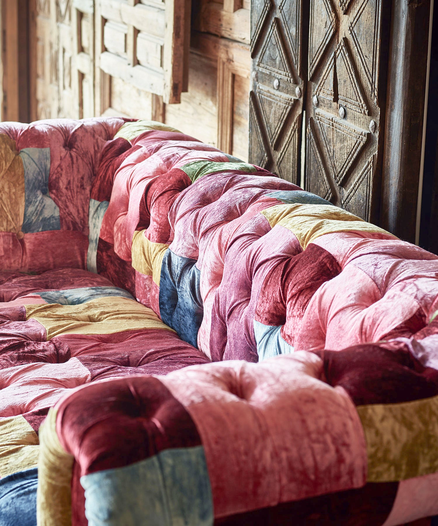 BENSINGTON 2P SOFA VELVET PATCHWORK BOHEM